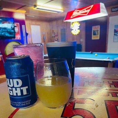 Dry County Spirits Cocktail, Guinness Draught Cans, MIMOSAS (!!) and your 'ol pal, Bud Light. Best pool table in Bremen