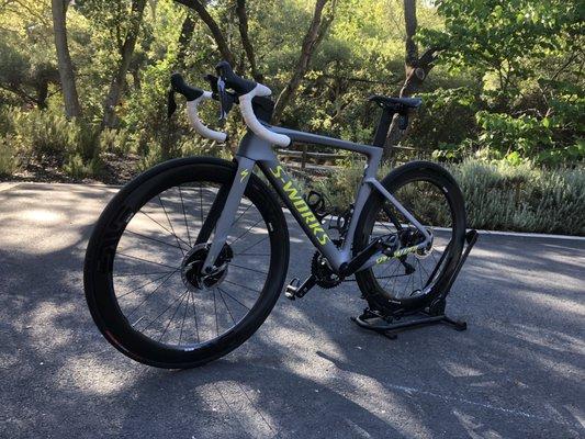 S-Works Venge frame with ENVE wheels & handlebar, and DA Di2