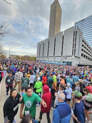 Yikes, that is a lot of runners! My daughter is the 37th dot from the left!