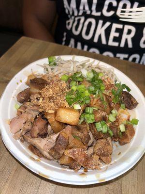 Manila bowl w crispy pork belly and chicken