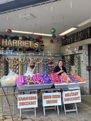 AUWE she offered to sell me an old lei turning brown for $20... next.