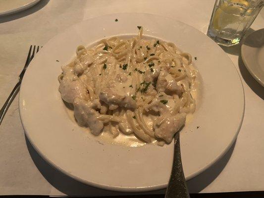 Al Creamy Fettuccine Alfredo with Chicken