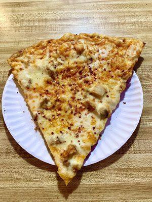 Buffalo chicken pizza with red pepper flakes.