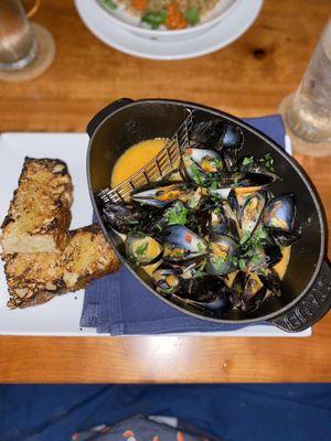 Mussels, Shallot, Garlic, Tomato, White Wine, Parsley