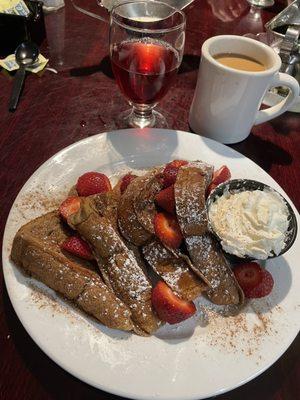 French toast with strawberries !