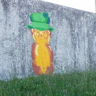 Honey Bear by fnnch 2018 near the retaining wall on Wabash