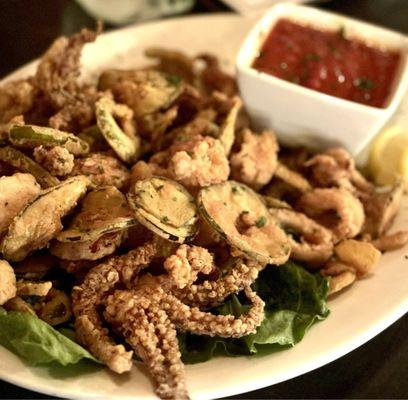 Calamari appetizer, comes with pickles and jalapeño slices of