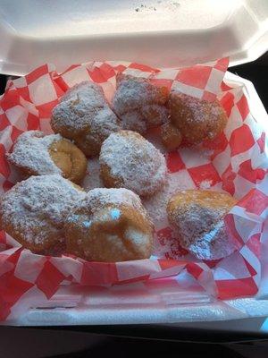 Zeppoles best ever! So glad to find a good pizza spot and that they make zeppoles! A must try!