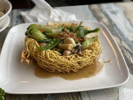 Crispy egg noodle with seafood combo