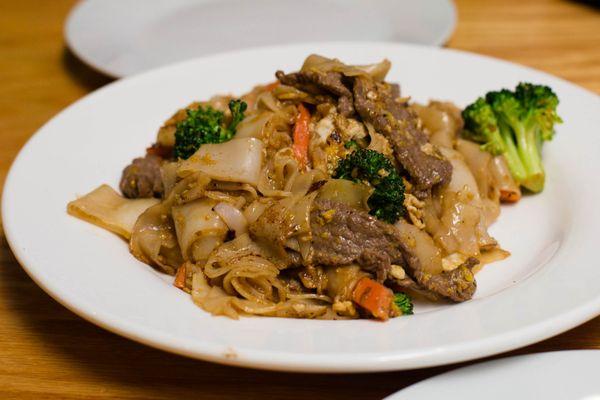 pad-see-ew with beef