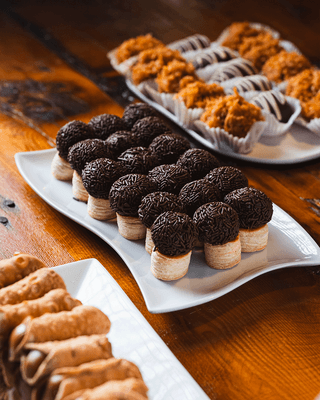 How about a sweet treat to brighten up your Monday? 

Come visit us to savor our classic Brigadeiro!