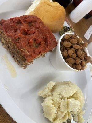 Meatloaf w/mashed potatoes and pinto beans.  Great food and service.  Cafeteria style sitting. Large servings great prices.