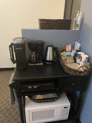 Our beverage cart offers a variety of coffee, tea, hot chocolate, cider and bottled water. Just help yourself!