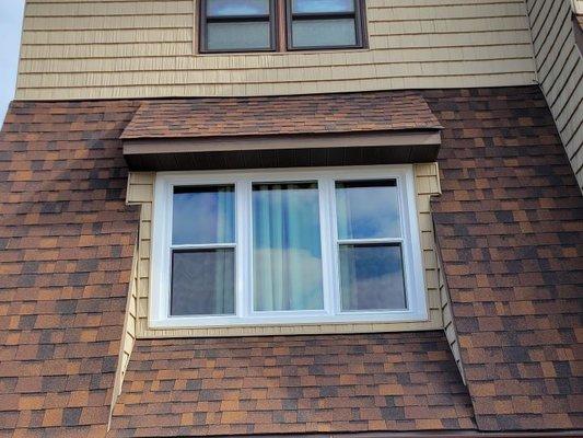 After photo of a 4-Lite casement window being changed to a double hung / picture / double hung window.