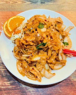 Pad kee Mao with chicken! Follow me on ig @yelpelitegvl