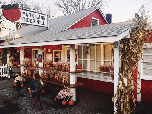 Adorable side of the road stop!