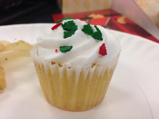 Christmas cupcake mini. 12 for 3.99