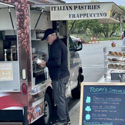 The Il Caccia Caffé truck is back in our Irvine neighborhood.