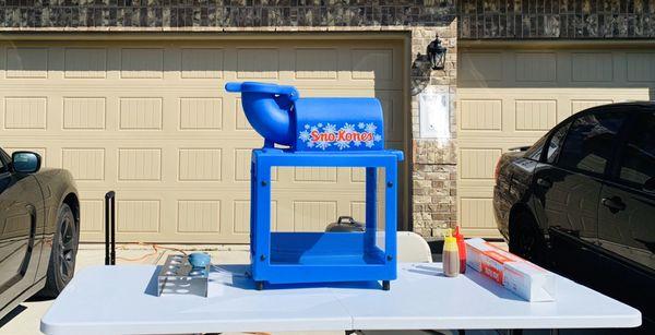 Snow cone machine