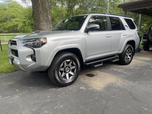 Side view of 2024 Toyota 4Runner Off Road Premium