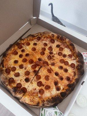 Burnt pizza 18" Pepperoni