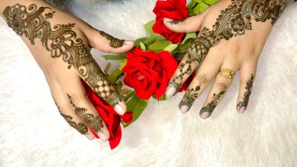 Henna Tattoo appointments available  209-5441882