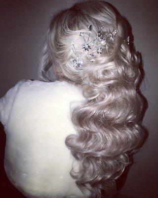 Beautiful updo.  Hairbyluma