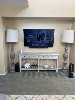 Family room, swivel mount