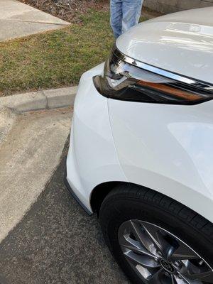 Different color between fender and front bumper