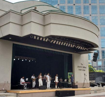 Free Motown Concert at the Black Business Expo :)