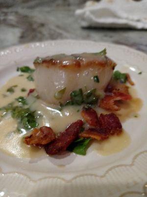 Succulent Seared Scallop w/ Bacon & Butter Buerre Blanc