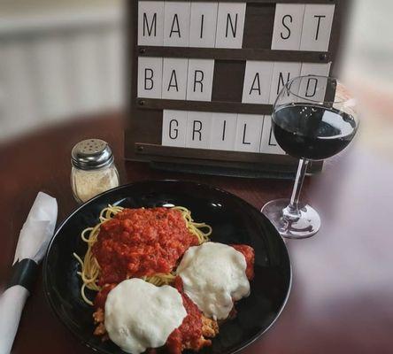 Chicken Parmesan and red wine. Nice!