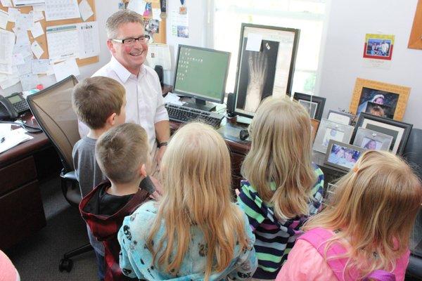 Dr. Burke talks with Granite Falls Elementary School Tour