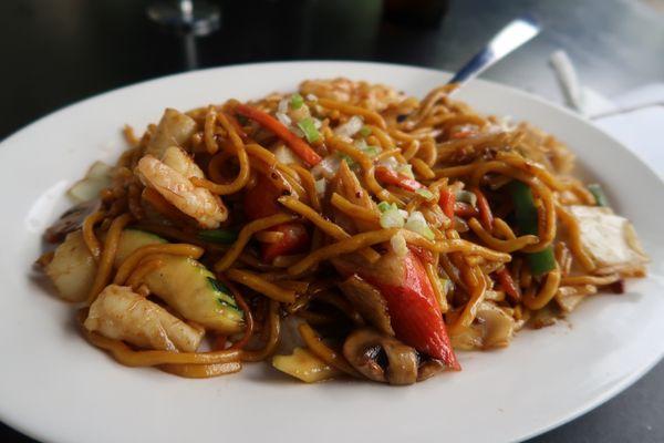 Seafood Lo Mein