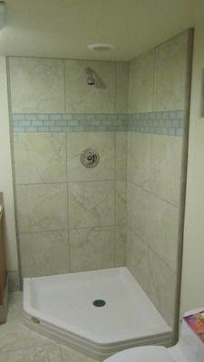 Porcelain tile with glass feature