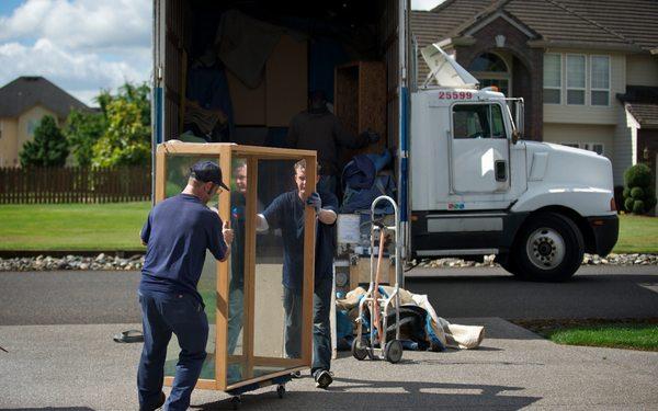 Road Runner Moving & Storage has been taking the stress out of moving day since 1980.