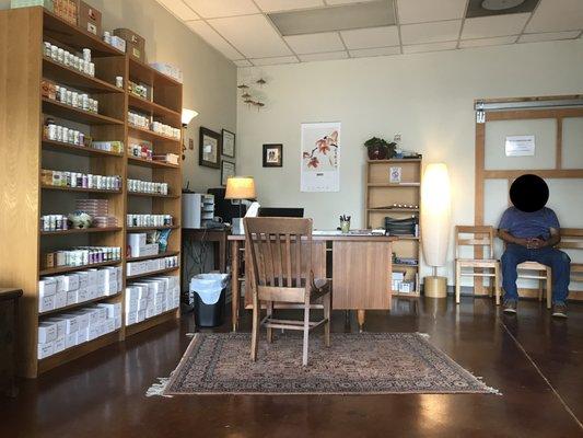 The left view of the waiting room. See the relaxed body language of the person who was waiting? Definitely a relaxing space!