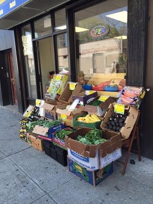 FRUIT STAND OUTSIDE FROOTZ