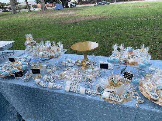 Cake stand along with linen