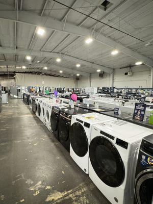 Lots of appliances to check out!