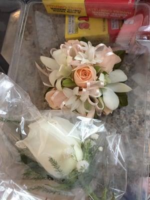 Daughters dress is peach ordered peach roses for both her & date. Clearly was a mistake & after questioned missing boutonnière