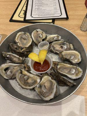 Oysters On The 1/2 Shell ( Raw)