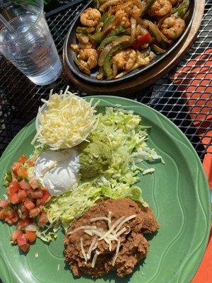 shrimp fajita with fixings