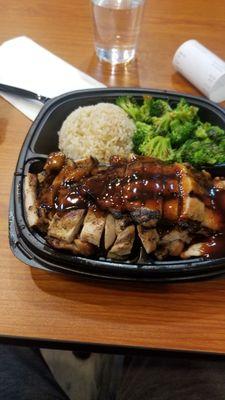 Chicken teriyaki with half rice and half broccoli