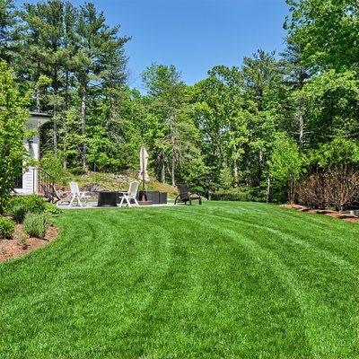 Top Lawn Service in Atlanta, Georgia: Happy Labor provides premium lawn mowing and organic lawn care service! #lawnmowing #weedcontrol