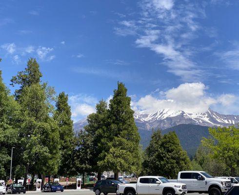 You can't find a prettier Supercharger location: 16 stalls with Mt. Shasta in the background .