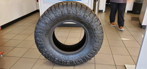 37 X 13.5 R18 Nitto Ridge Grapplers