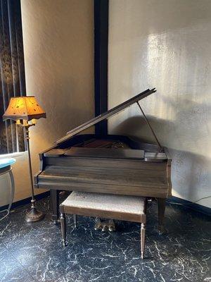 Creepy piano that plays by itself