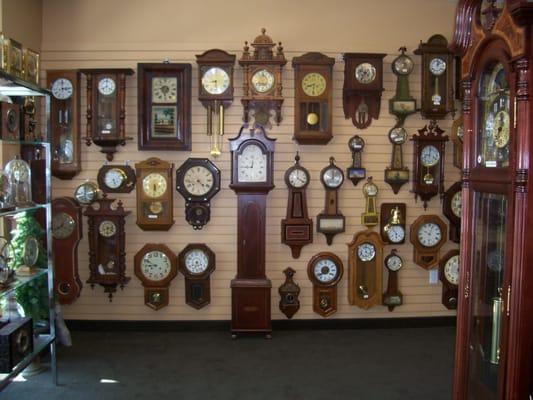 Lots of Antique or Vintage clocks to choose from.