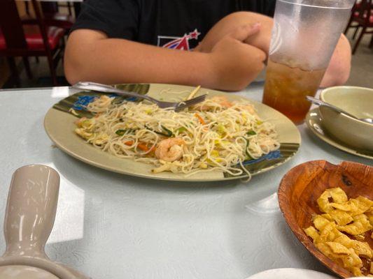 Well prepared shrimp rice noodles.